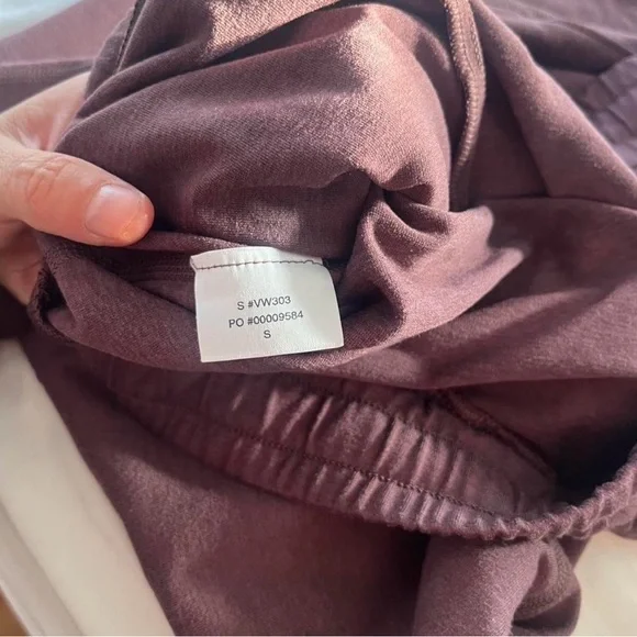 Vuori Plum Halo Performance Joggers - Picture 4 of 4